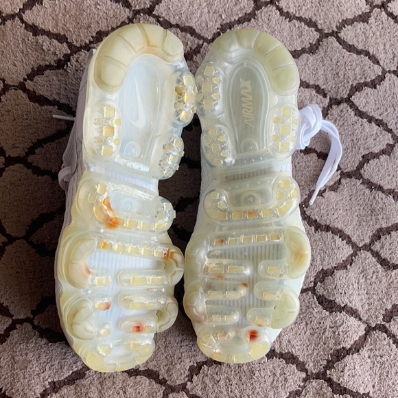 Nike VaporMax Triple White 2.0 size 9 - Picture 7 of 7